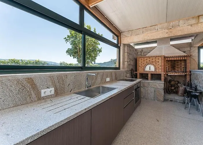 Fernandes Bright Private *